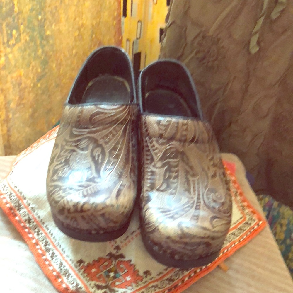 Cute damsel leather!